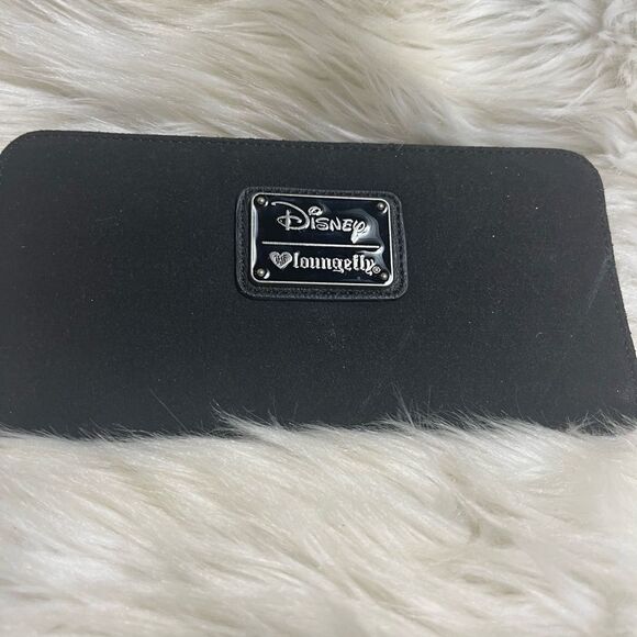 Disney Loungefly Alice In Wonderland Evil Queen Ursula.synthetic Black suede. - Picture 4 of 10